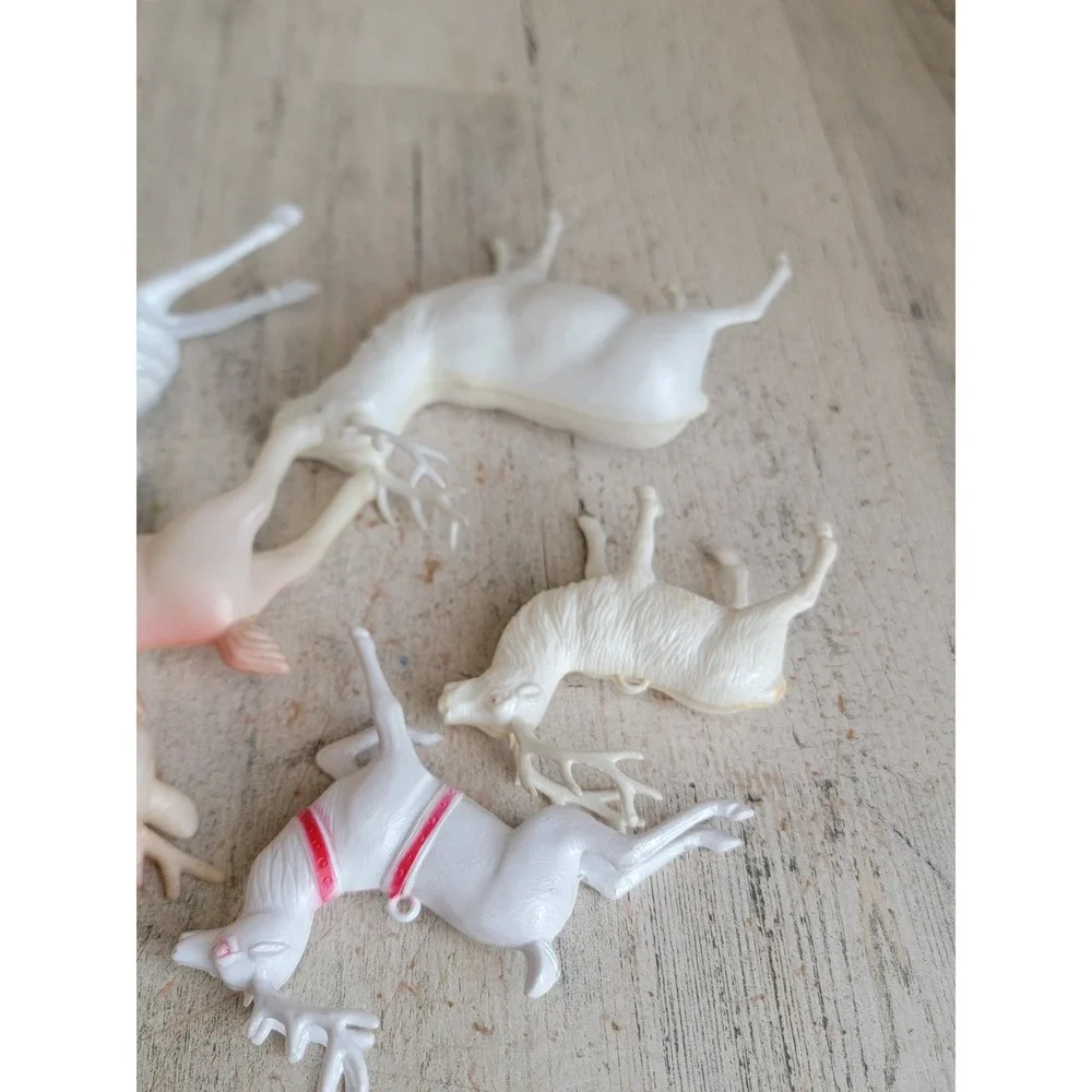 Vintage reindeer white plastic Xmas ornament figure set fawn deer home